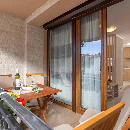 Cozy Apartment In Crikvenica With Kitchen Ngoại thất bức ảnh