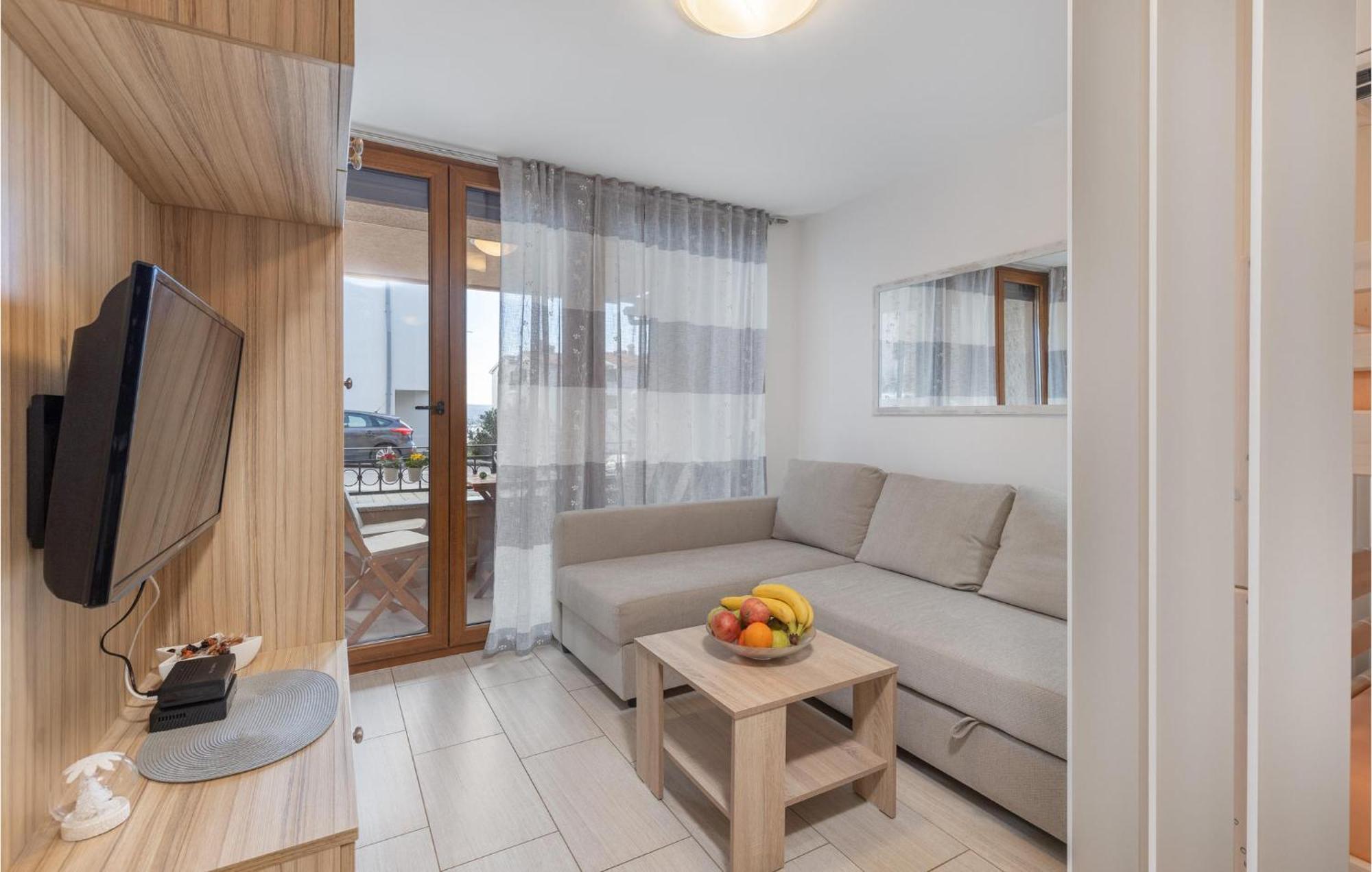 Cozy Apartment In Crikvenica With Kitchen Ngoại thất bức ảnh