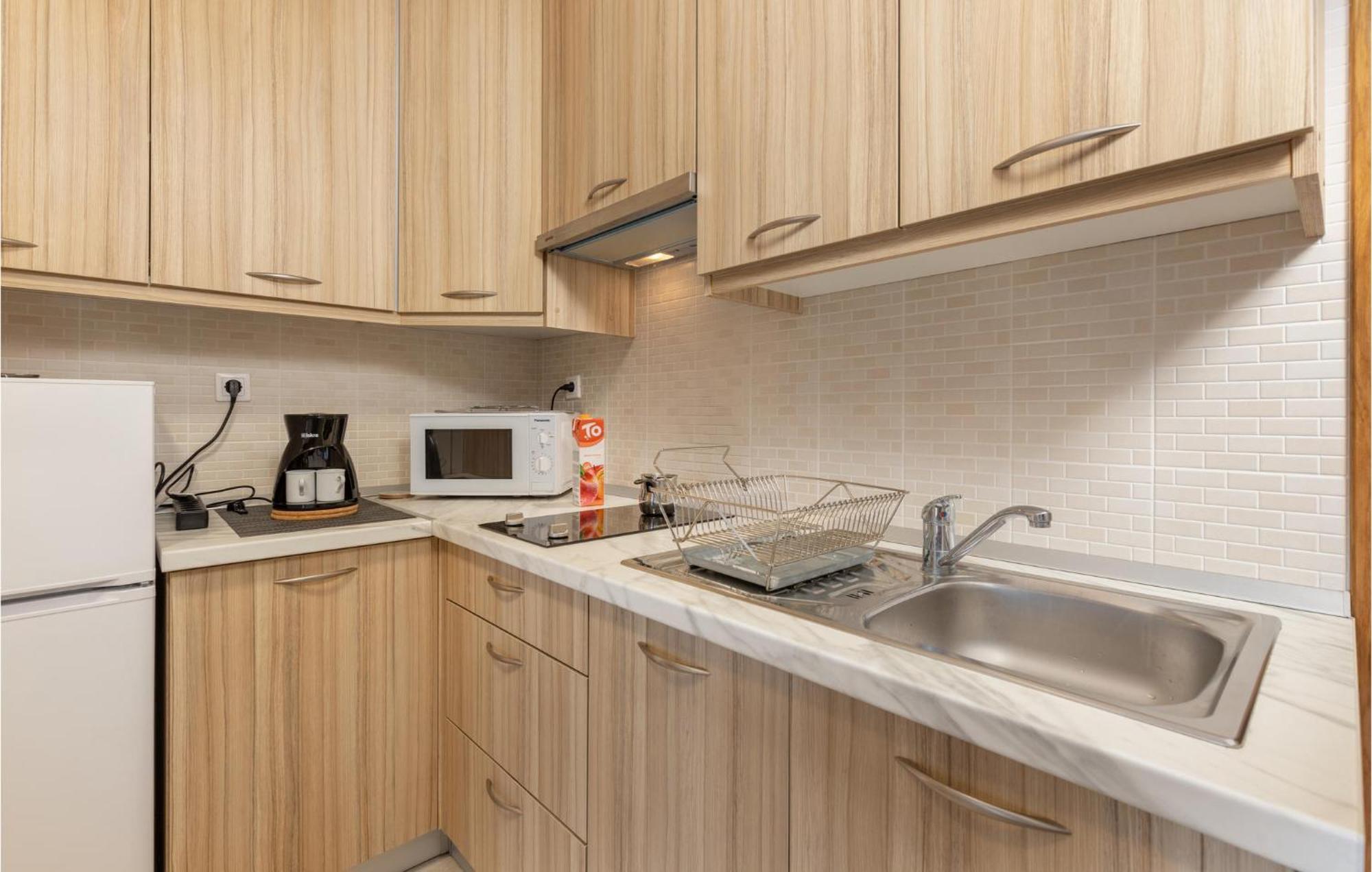 Cozy Apartment In Crikvenica With Kitchen Ngoại thất bức ảnh