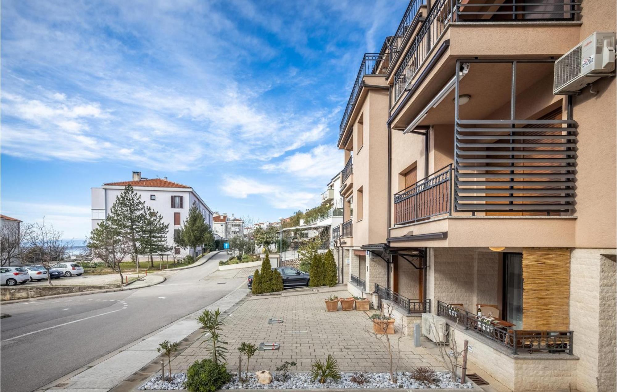 Cozy Apartment In Crikvenica With Kitchen Ngoại thất bức ảnh