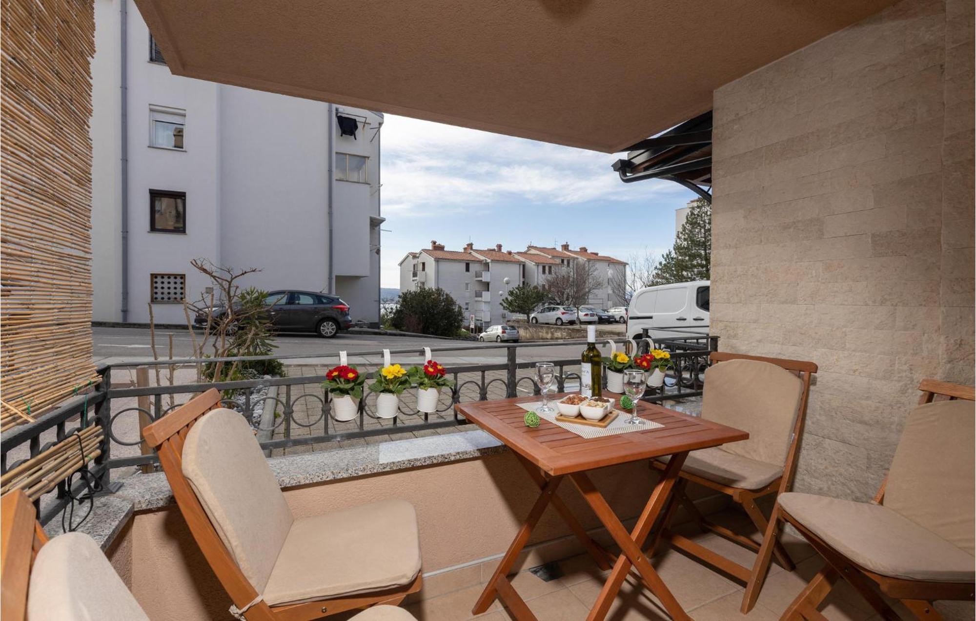 Cozy Apartment In Crikvenica With Kitchen Ngoại thất bức ảnh