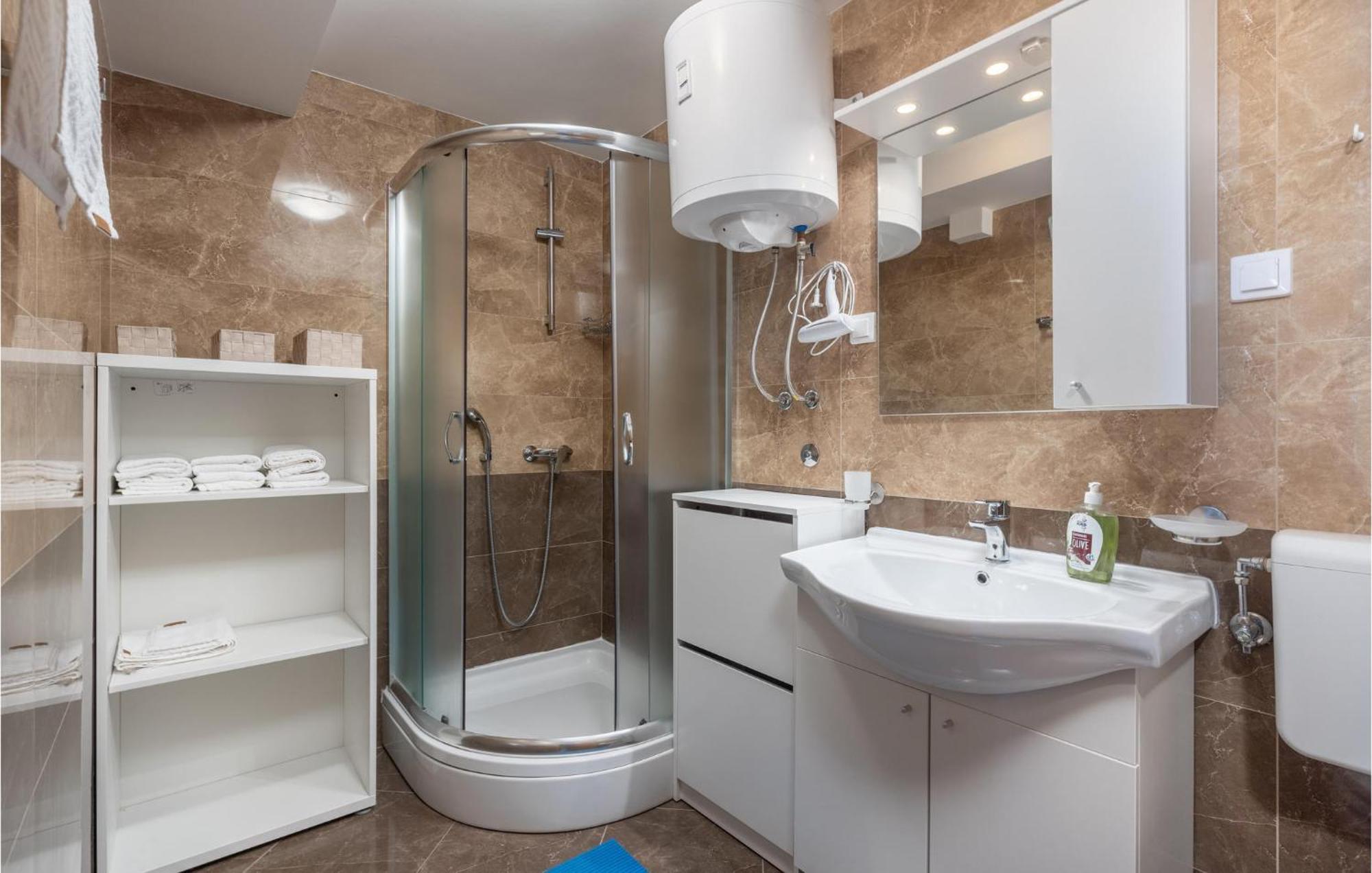 Cozy Apartment In Crikvenica With Kitchen Ngoại thất bức ảnh