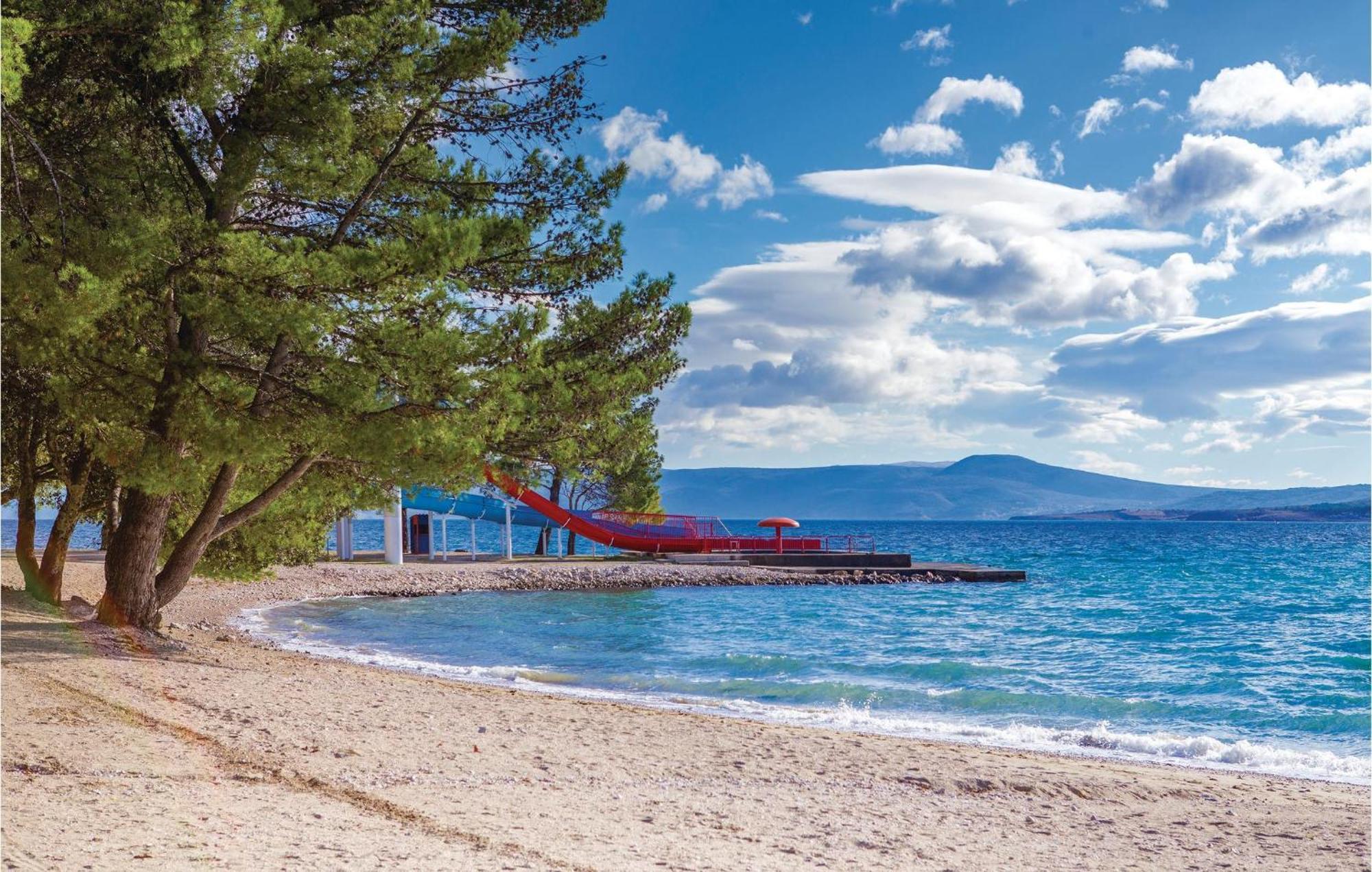 Cozy Apartment In Crikvenica With Kitchen Ngoại thất bức ảnh