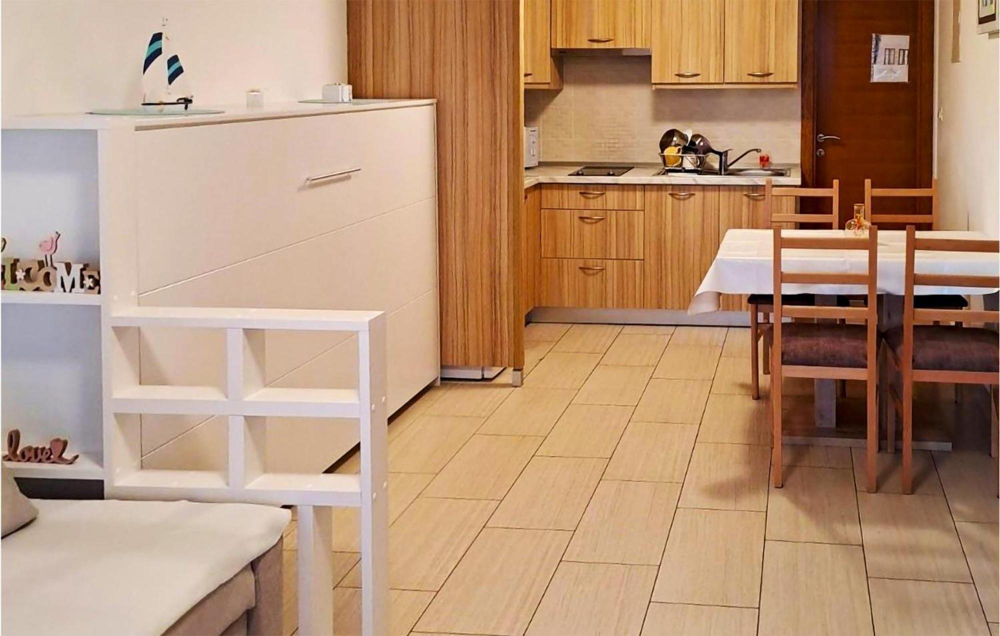 Cozy Apartment In Crikvenica With Kitchen Ngoại thất bức ảnh