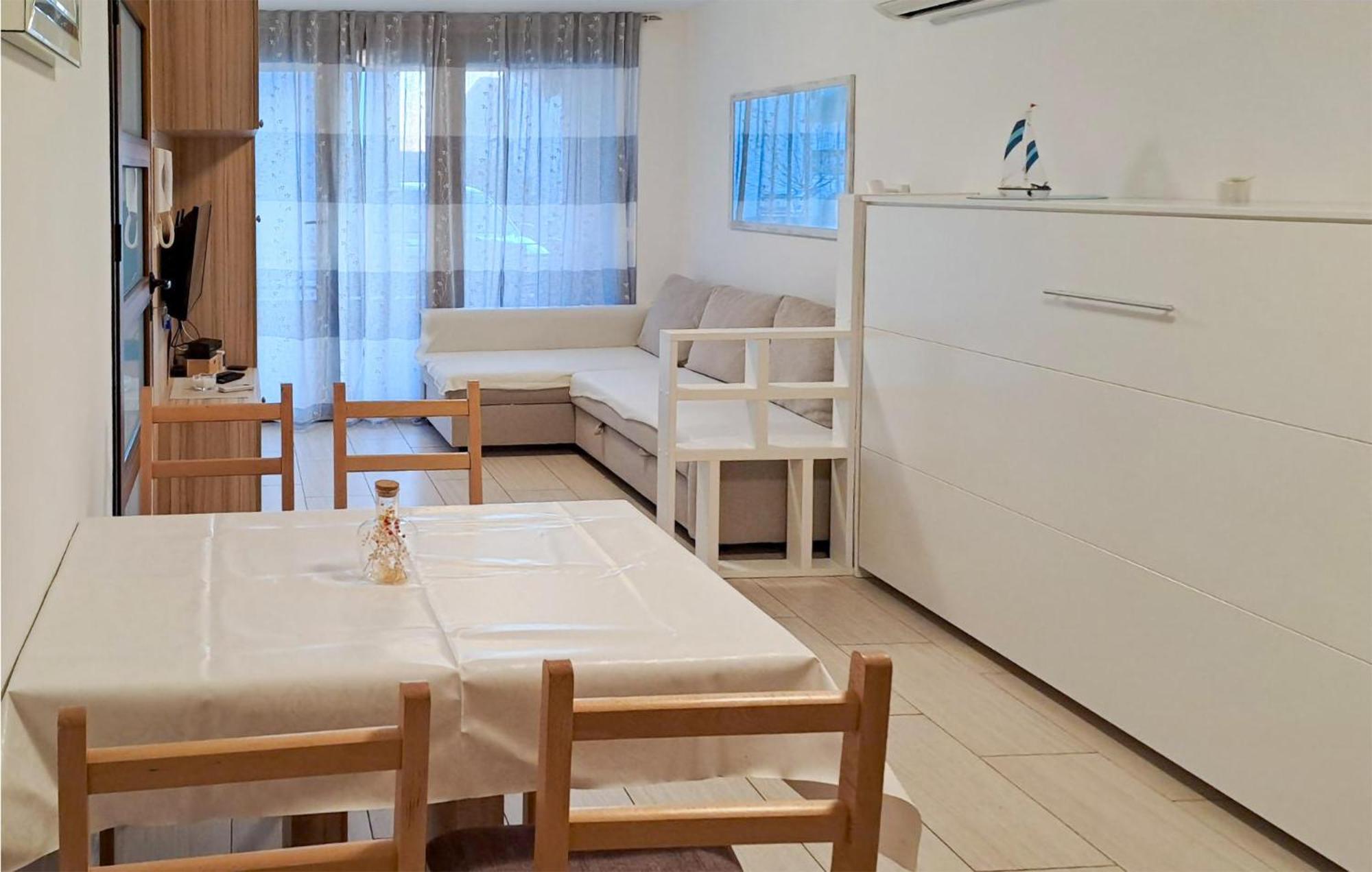 Cozy Apartment In Crikvenica With Kitchen Ngoại thất bức ảnh